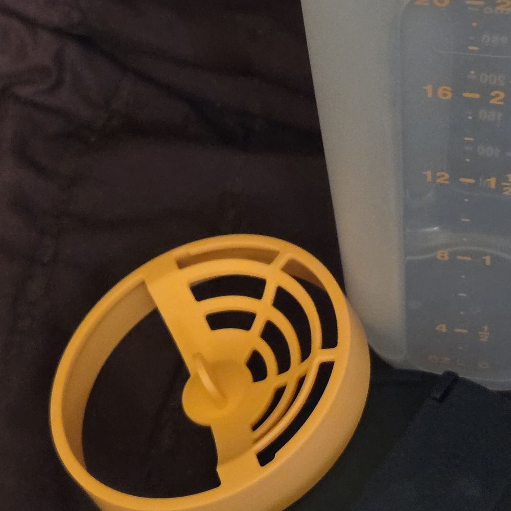Tupperware - Picture 3 of 5